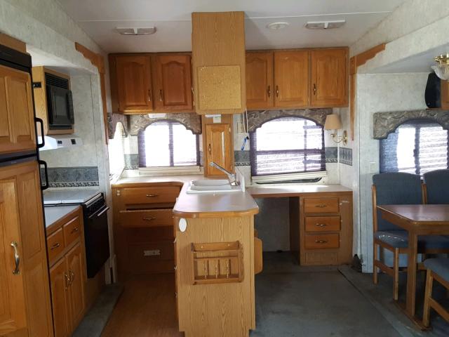 4YDF3292324057805 - 2002 KEYSTONE MONTANA WHITE photo 6