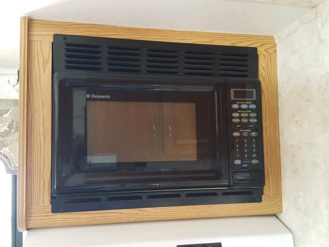 4YDF3292324057805 - 2002 KEYSTONE MONTANA WHITE photo 8