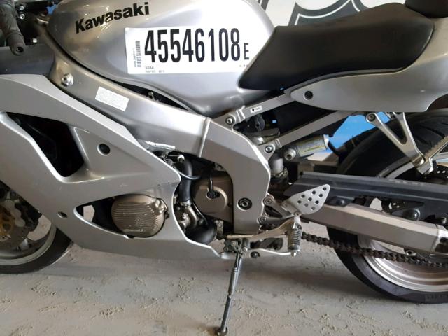 JKAZX4J1X6A059300 - 2006 KAWASAKI ZX600 J1 SILVER photo 7