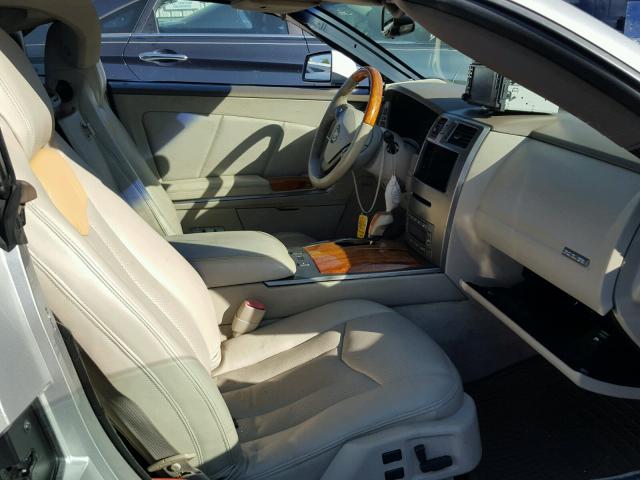 1G6YV34A845602181 - 2004 CADILLAC XLR SILVER photo 5
