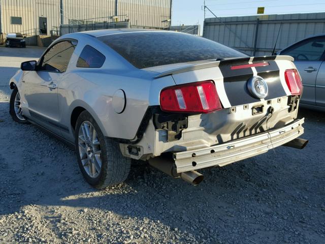 1ZVBP8AM1C5206369 - 2012 FORD MUSTANG SILVER photo 3