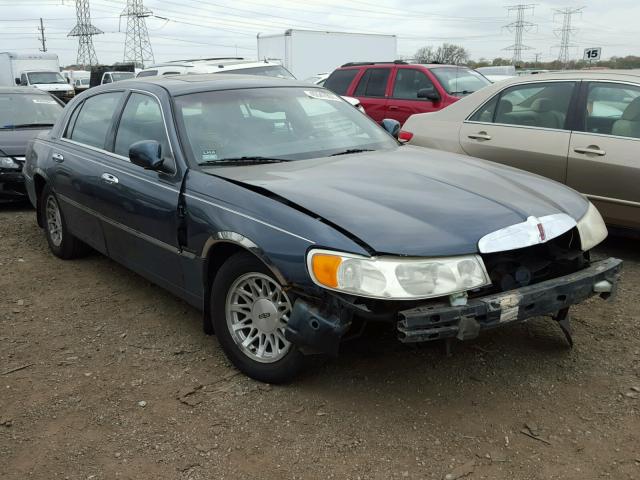 1LNFM82W2WY717195 - 1998 LINCOLN TOWN CAR S BLUE photo 1