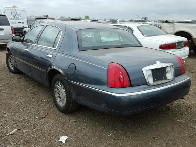 1LNFM82W2WY717195 - 1998 LINCOLN TOWN CAR S BLUE photo 3