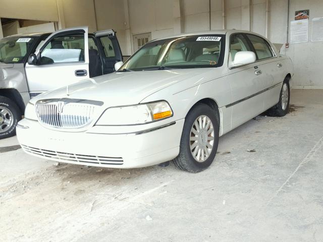 1LNHM81W15Y669908 - 2005 LINCOLN TOWN CAR S TAN photo 2