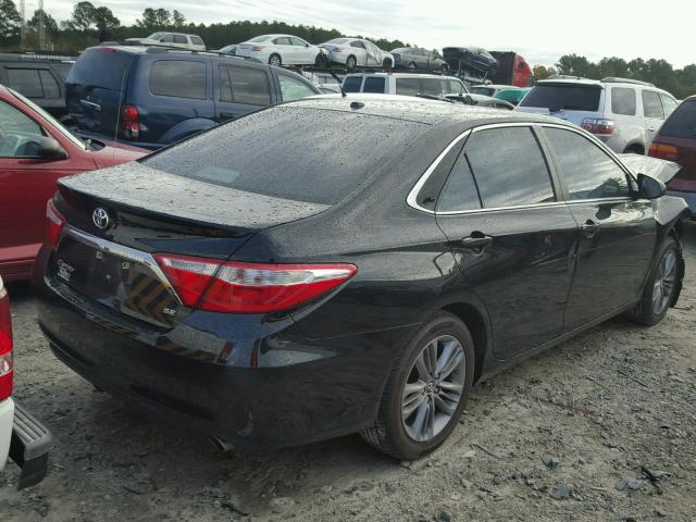 4T1BF1FK1HU286818 - 2017 TOYOTA CAMRY LE შავი ფოტო 4