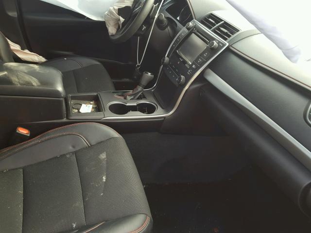 4T1BF1FK1HU286818 - 2017 TOYOTA CAMRY LE შავი ფოტო 5