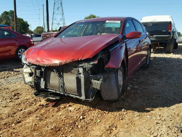 5NPEB4AC4BH193646 - 2011 HYUNDAI SONATA GLS RED photo 2