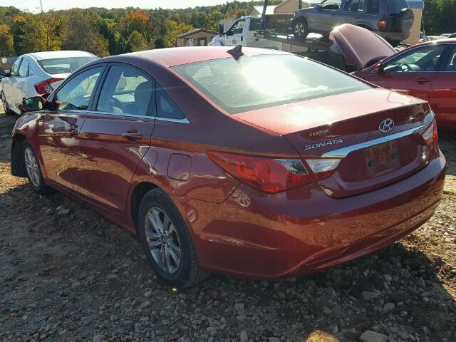 5NPEB4AC4BH193646 - 2011 HYUNDAI SONATA GLS RED photo 3