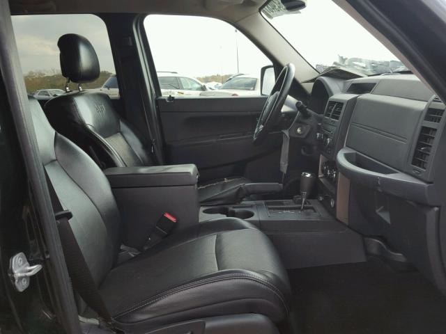 1C4PJMAK3CW163178 - 2012 JEEP LIBERTY SP BLACK photo 5