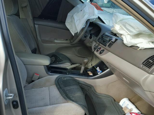 4T1BE32K72U534890 - 2002 TOYOTA CAMRY LE 金色 照片 3