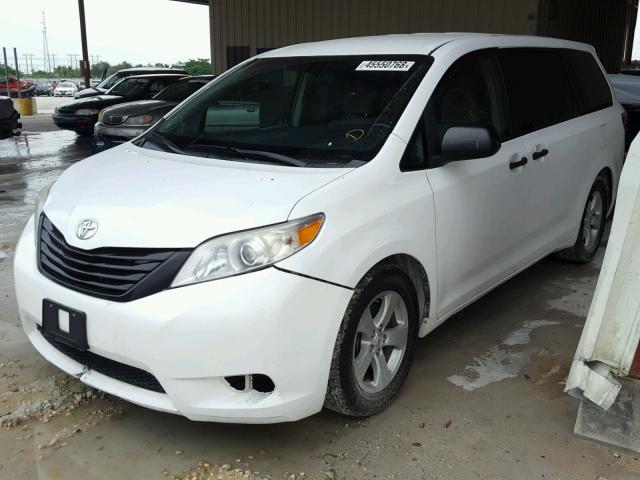 5TDZK3DC2FS536722 - 2015 TOYOTA SIENNA BAS WHITE photo 2