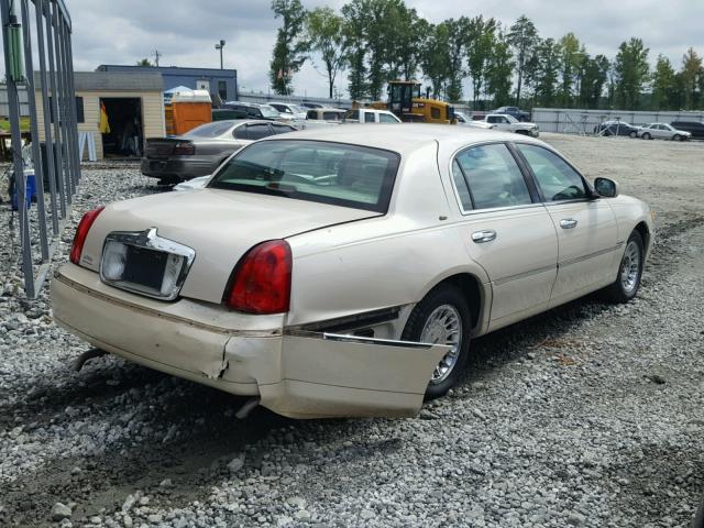 1LNHM83W7YY819473 - 2000 LINCOLN TOWN CAR C BEIGE photo 4