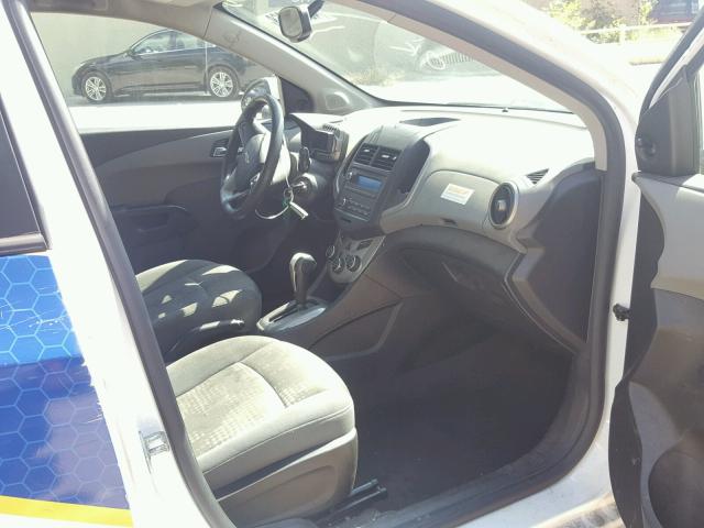 1G1JA6SH4E4207023 - 2014 CHEVROLET SONIC LS WHITE photo 5