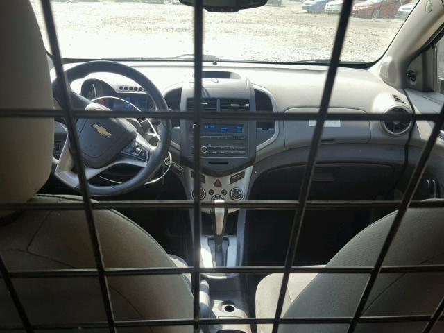 1G1JA6SH4E4207023 - 2014 CHEVROLET SONIC LS WHITE photo 9