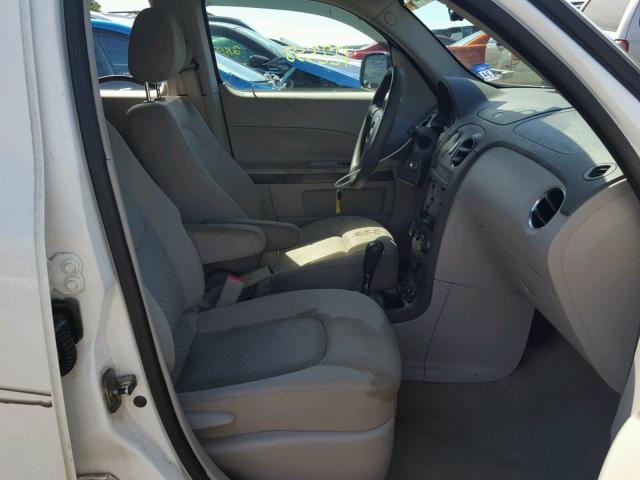 3GNCA13DX8S656779 - 2008 CHEVROLET HHR LS WHITE photo 5