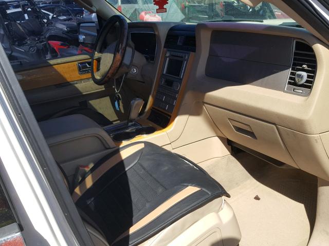 5LMFU28577LJ25329 - 2007 LINCOLN NAVIGATOR WHITE photo 5