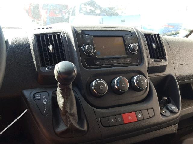 3C6TRVDG5JE139709 - 2018 RAM PROMASTER 白色 照片 9