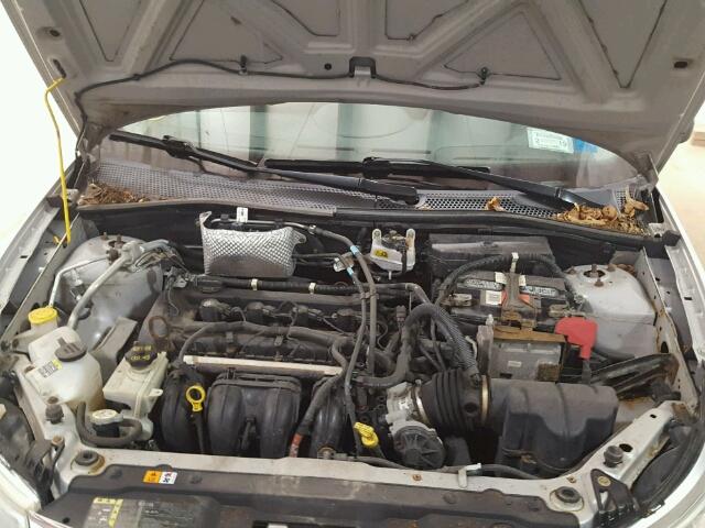 1FAHP35N38W288499 - 2008 FORD FOCUS SE SILVER photo 7