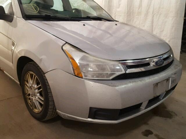 1FAHP35N38W288499 - 2008 FORD FOCUS SE SILVER photo 9