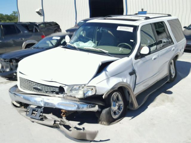 1FMRU17W82LA52341 - 2002 FORD EXPEDITION WHITE photo 2