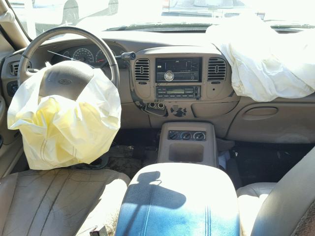 1FMRU17W82LA52341 - 2002 FORD EXPEDITION WHITE photo 9