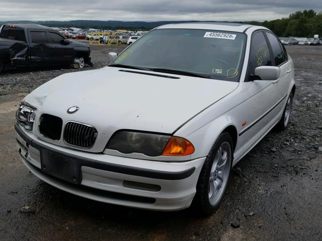 WBAAM3345YKC69877 - 2000 BMW 323 I WHITE photo 2
