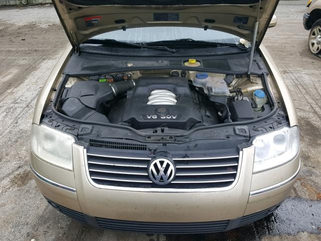 WVWRH63B01P292340 - 2001 VOLKSWAGEN PASSAT GLX TAN photo 7