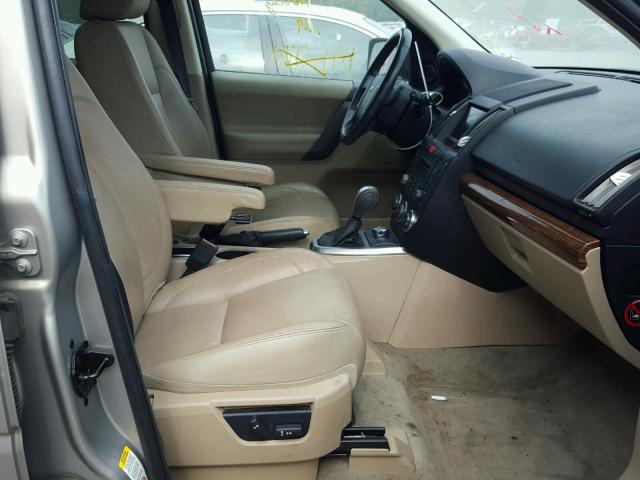 SALFT2BN0AH176533 - 2010 LAND ROVER LR2 HSE TE TAN photo 5
