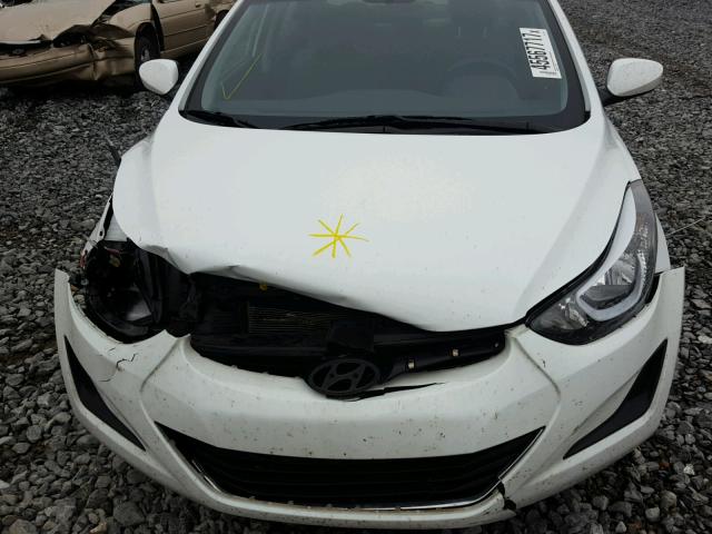 5NPDH4AEXGH741894 - 2016 HYUNDAI ELANTRA SE WHITE photo 7