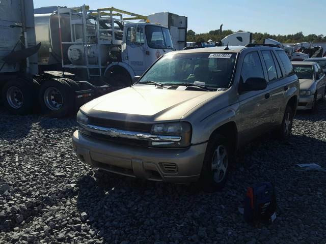 1GNDS13S452276618 - 2005 CHEVROLET TRAILBLAZE GOLD photo 2