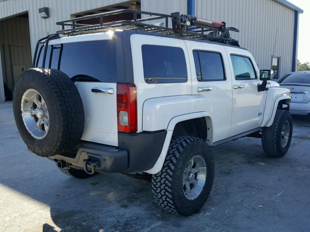 5GTEN13E788175386 - 2008 HUMMER H3 WHITE photo 4