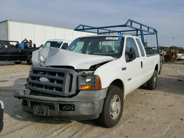 1FTSX20P35EB31866 - 2005 FORD F250 SUPER WHITE photo 2