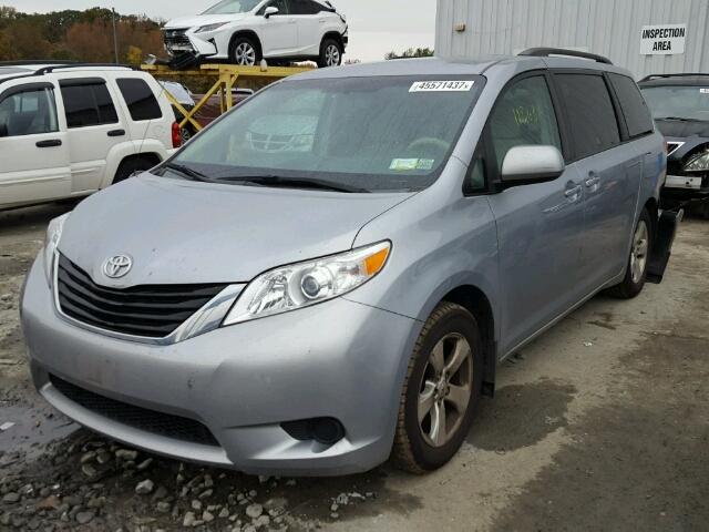 5TDKK3DC9ES495019 - 2014 TOYOTA SIENNA LE GRAY photo 2