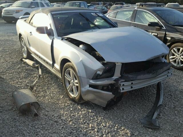 1ZVFT84N655254860 - 2005 FORD MUSTANG WHITE photo 1