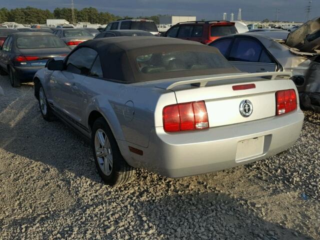 1ZVFT84N655254860 - 2005 FORD MUSTANG WHITE photo 3