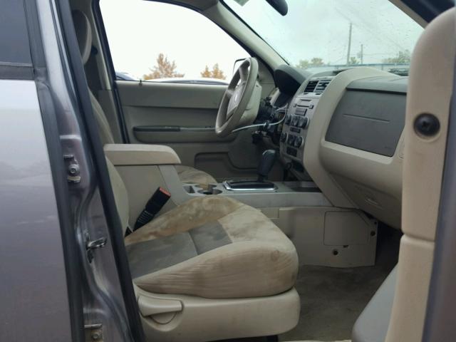 1FMCU93158KD30724 - 2008 FORD ESCAPE XLT SILVER photo 5