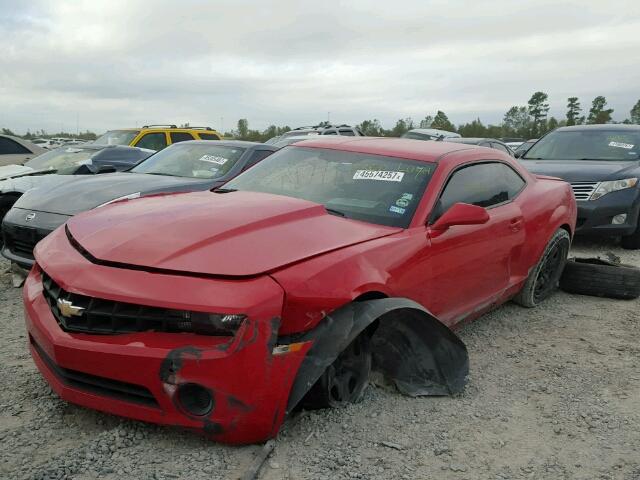 2G1FE1E37D9163849 - 2013 CHEVROLET CAMARO LS RED photo 2