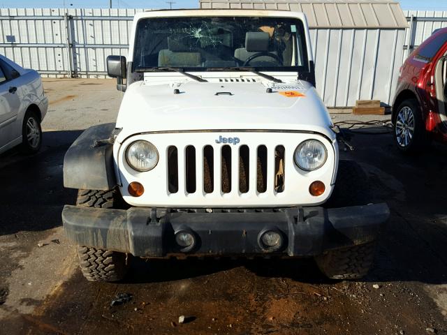 1J4FA24129L746543 - 2009 JEEP WRANGLER X WHITE photo 9