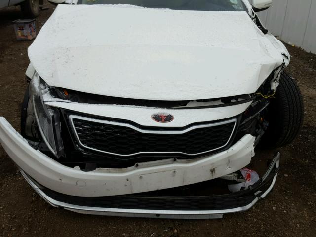 KNAGM4AD2D5045569 - 2013 KIA OPTIMA HYB WHITE photo 7