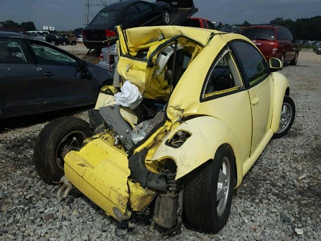 3VWCA21C1XM418330 - 1999 VOLKSWAGEN NEW BEETLE 黄色 照片 4