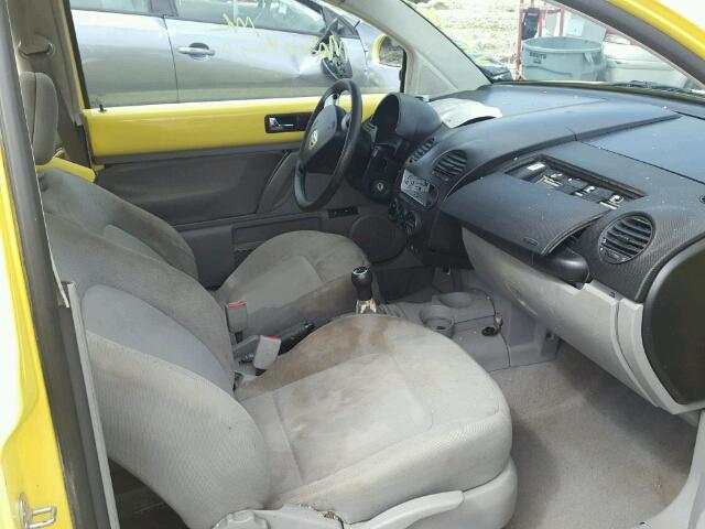 3VWCA21C1XM418330 - 1999 VOLKSWAGEN NEW BEETLE 黄色 照片 5