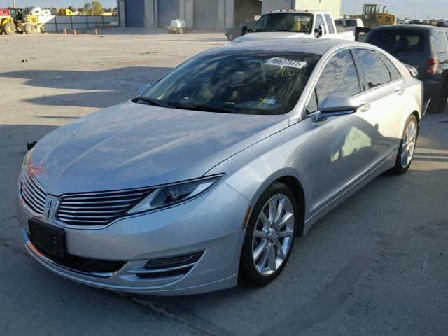 3LN6L2LU3GR603722 - 2016 LINCOLN MKZ HYBRID SILVER photo 2