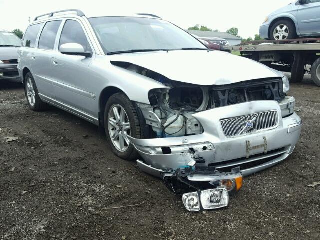 YV1SW592052517832 - 2005 VOLVO V70 FWD SILVER photo 1