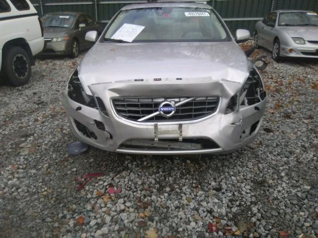 YV1622FSXC2095906 - 2012 VOLVO S60 T5 SILVER photo 9