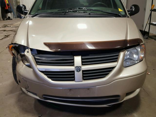 1D4GP24R85B385448 - 2005 DODGE GRAND CARA TAN photo 9