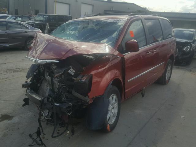 2A4RR5D14AR110631 - 2010 CHRYSLER TOWN & COU MAROON photo 2