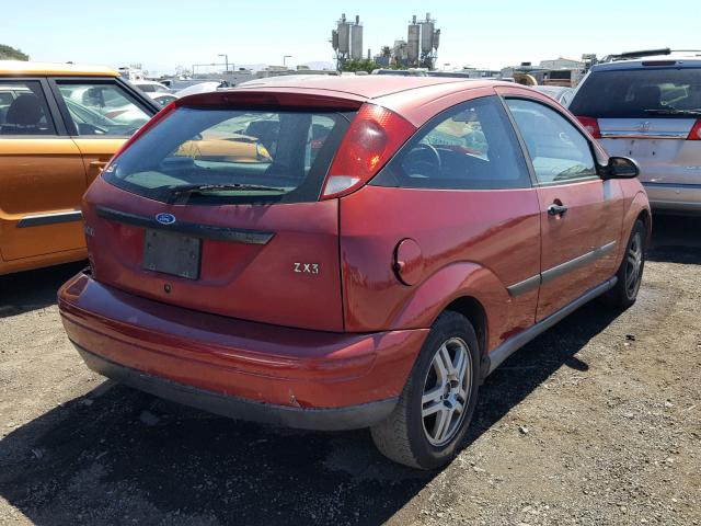 3FAFP313XYR111379 - 2000 FORD FOCUS ZX3 RED photo 4