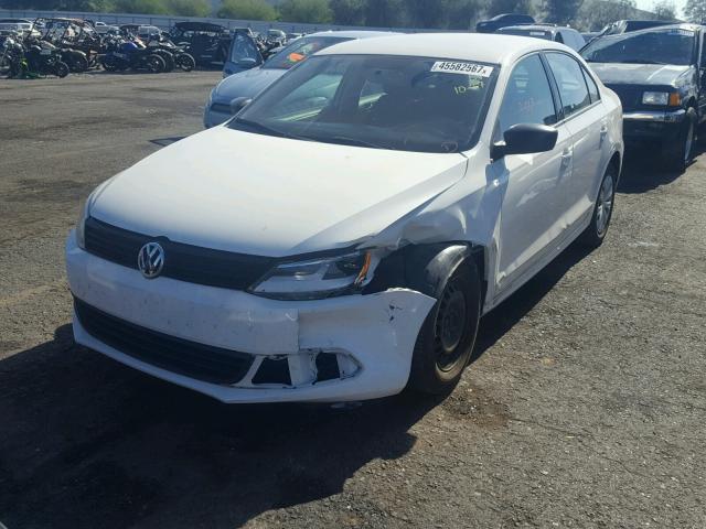 3VW2K7AJ8DM210235 - 2013 VOLKSWAGEN JETTA BASE WHITE photo 2