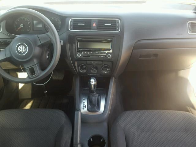 3VW2K7AJ8DM210235 - 2013 VOLKSWAGEN JETTA BASE WHITE photo 9