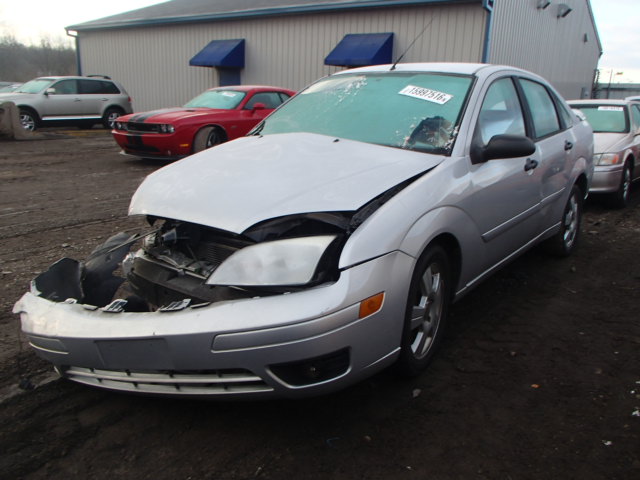 1FAHP34N47W315855 - 2007 FORD FOCUS ZX4 SILVER photo 2